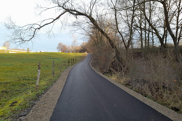 Cyklotrasa  Rokycany – Klabava má konečně asfalt