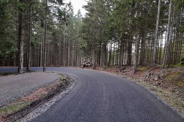 Další opravená cesta v Brdech - z Trojhranu na Bor