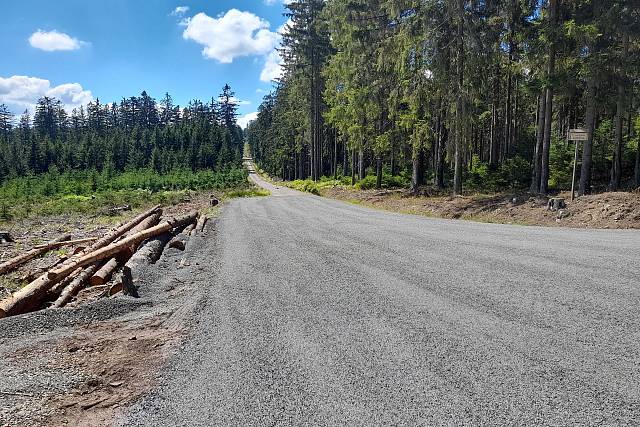 Obecnická cesta byla opravena