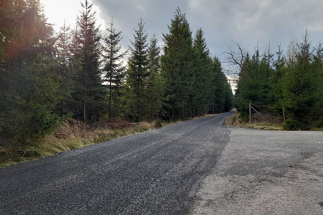 Další opravená cesta v Brdech - z Trojhranu na Bor