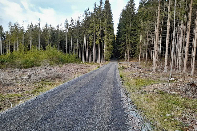 Další opravená cesta v Brdech - z Trojhranu na Bor
