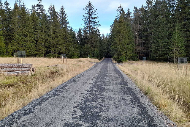 Další opravená cesta v Brdech - z Trojhranu na Bor