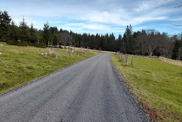 Další opravená cesta v Brdech - z Trojhranu na Bor