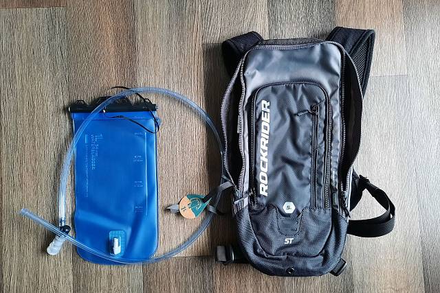 Recenze: Decathlon Rockrider batoh s hydrovakem ST500 4l