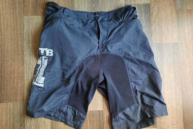 Recenze: Cyklistické kraťasy Force MTB-11