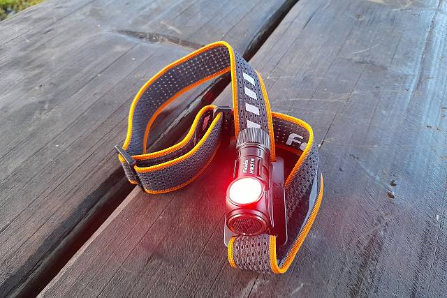 Recenze: Čelovka Fenix HM51R Ruby V2.0