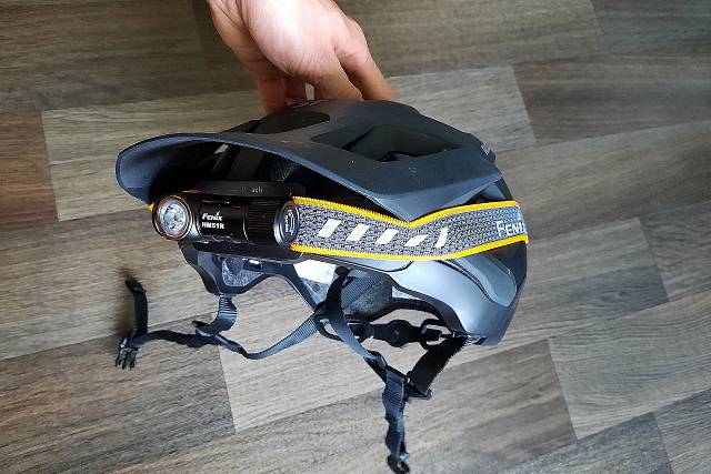 Recenze: Čelovka Fenix HM51R Ruby V2.0