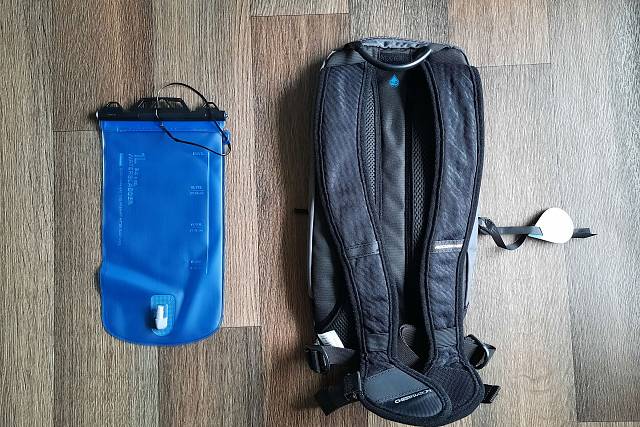 Recenze: Decathlon Rockrider batoh s hydrovakem ST500 4l