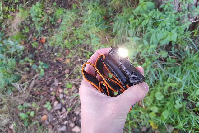 Recenze: Čelovka Fenix HM51R Ruby V2.0