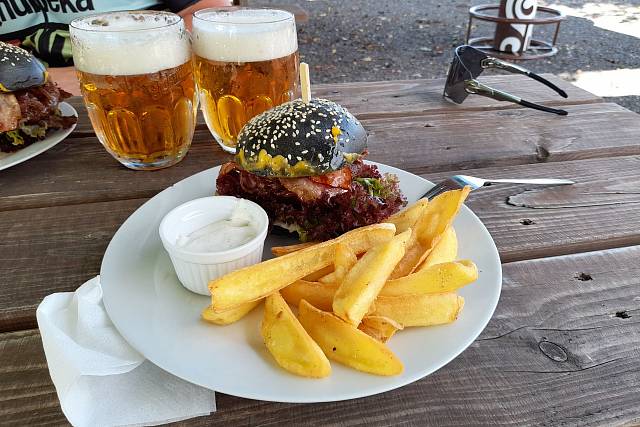 Plzeň: U Makovců - restaurace, zvířátka, hřiště