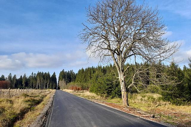 Opravená cesta mezi Záboreckou a Padrtí