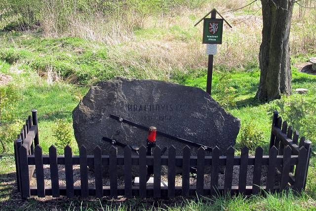 Pomník - Hrachoviště