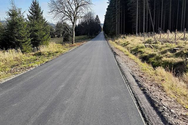 Opravená cesta mezi Záboreckou a Padrtí