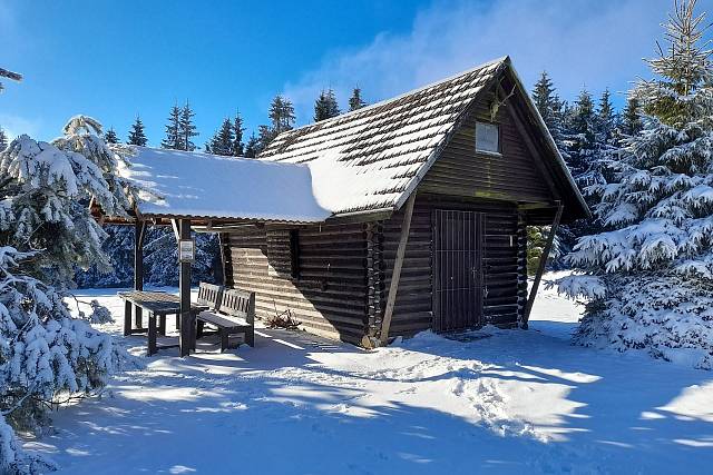 Zasněžený Tok s azurovou oblohou