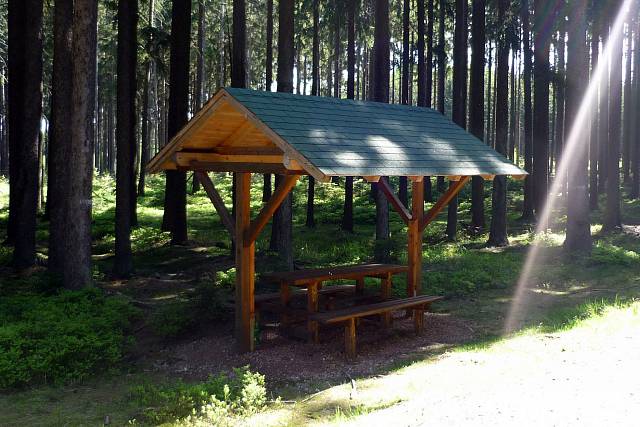 Posezení u cesty Třemošenské