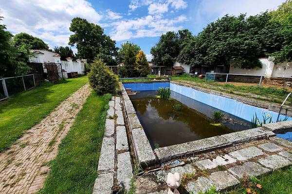 Zámecký statek Újezd nade Mží